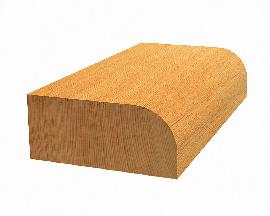 Holzblock mit einer glatten, abgerundeten Kante auf einer Seite.