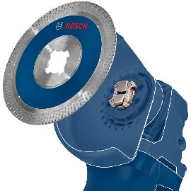 Diamantsägeblatt montiert auf einem blauen Winkelschleifer.