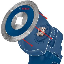 Diamanttrennscheibe und Werkzeugkopf mit Pfeilen zur Anzeige der Einbauausrichtung.