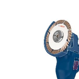 Diamantsägeblatt, montiert auf einem Elektrowerkzeug zum Schneiden harter Materialien.