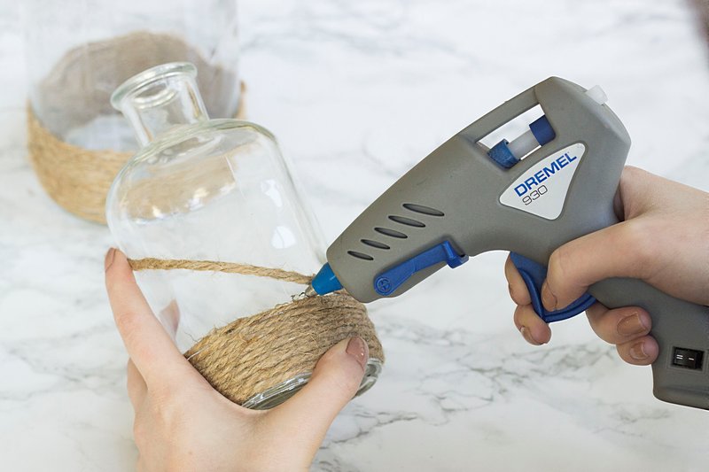 DREMEL® Heißklebepistole 930, 12 Farb-Klebestifte (7 mm), 6 Klebestifte (7 mm) Produktbild img2 L