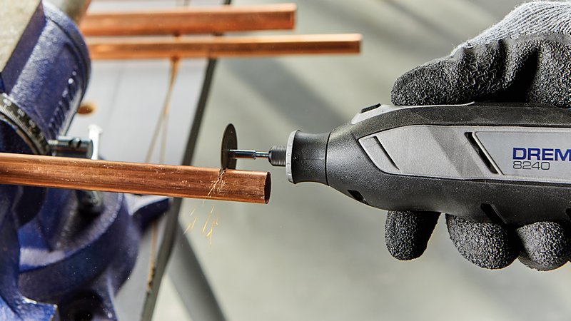 DREMEL® 8240, Kabelloses Multitool, 1 x 12-V-2-Ah-Akku), 65 Zubehöre Produktbild img2 L