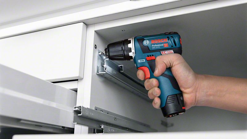 Akku Starter-Set: 1 x GBA 12 Volt, 2.0 Ah, 1 x GBA 12 Volt, 4.0 Ah, GAL 12V-40 Produktbild img3 L