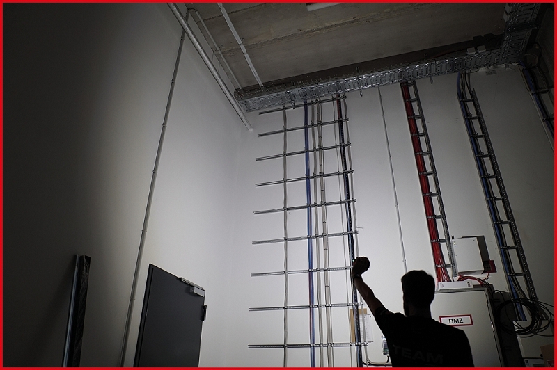 eQi UltimateBEAM 2in1 Nackenleuchte mit zwei abnehmbaren Arbeitsleuchten je 180 Lumen Produktbild img11 L