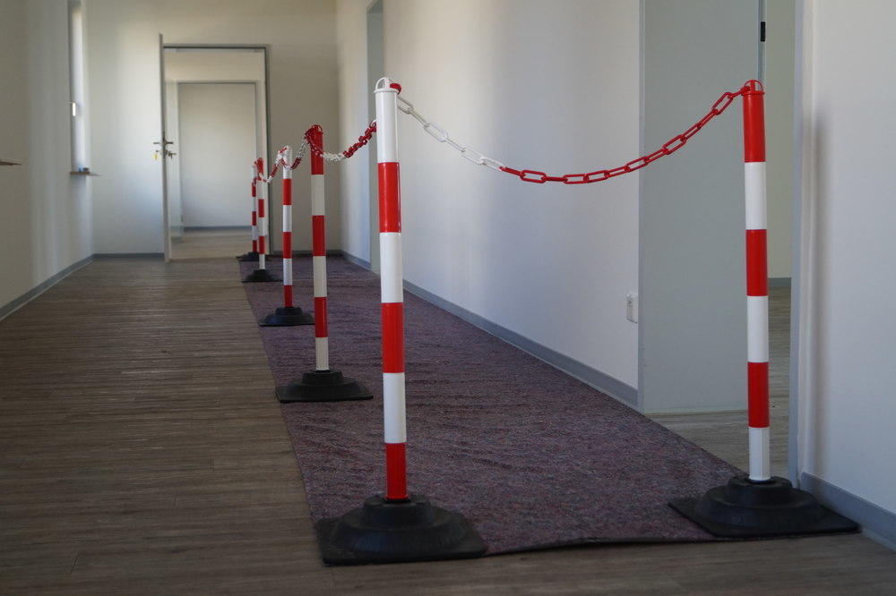 TEMKA Kettenpfostenset EcoMax mit 10 m Absperrkette und 6 Hartgummifüßen Produktbild img5 L