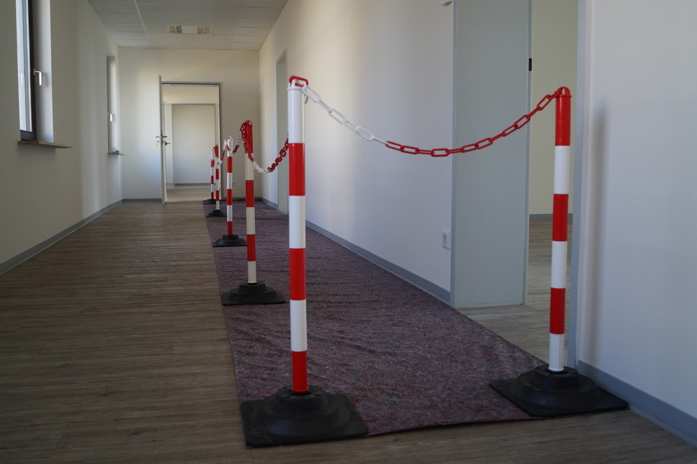 TEMKA Kettenpfostenset EcoMax mit 10 m Absperrkette und 6 Hartgummifüßen Produktbild img8 L