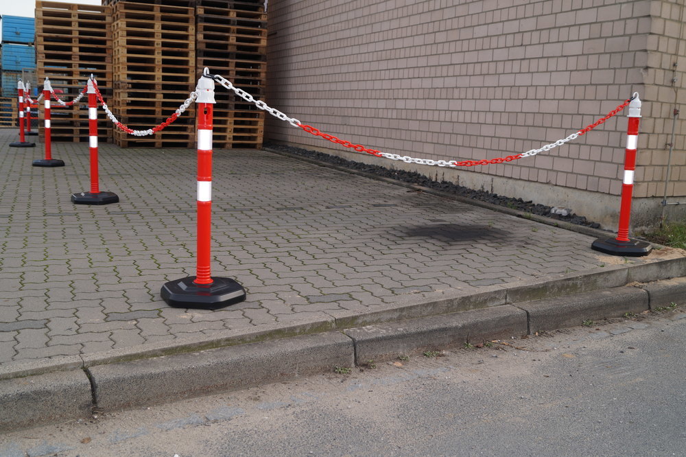 TEMKA Kettenpfosten - Set, r/w 6 Pfosten + 5xKette STRECKE Produktbild img17 L