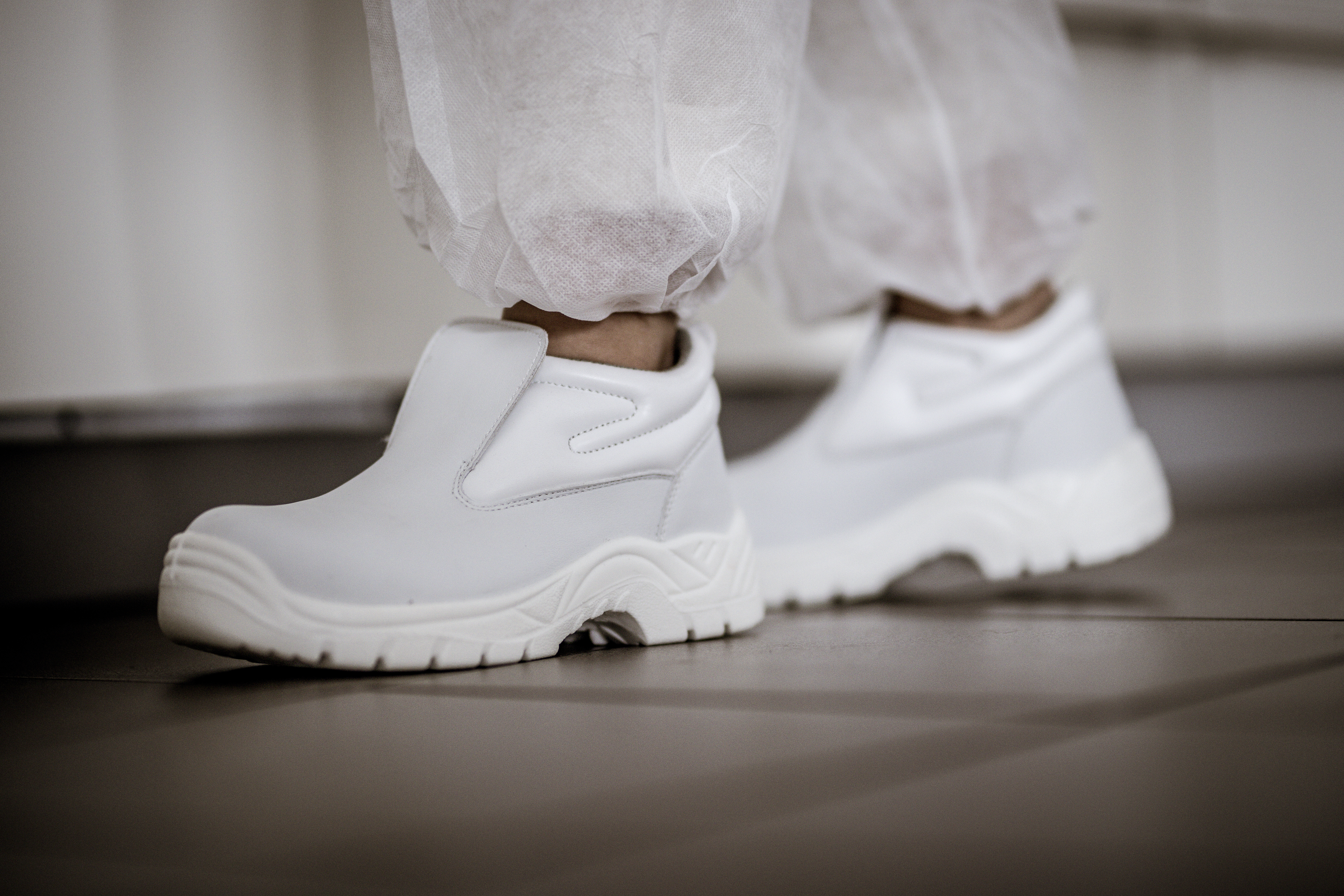 NITRAS CLEAN STEP MID SL, S2 Sicherheitsslipper, weiß, EN ISO 20345 Produktbild img4 L