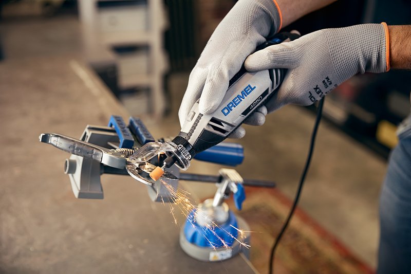 Dremel® 4250, kabelgebundenes Multitool, 128 Zubehöre, 6 Vorsatzgeräte Produktbild img12 L