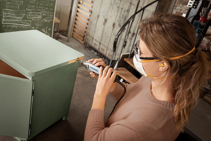 Dremel® 4250, kabelgebundenes Multitool, 128 Zubehöre, 6 Vorsatzgeräte Produktbild img13 L