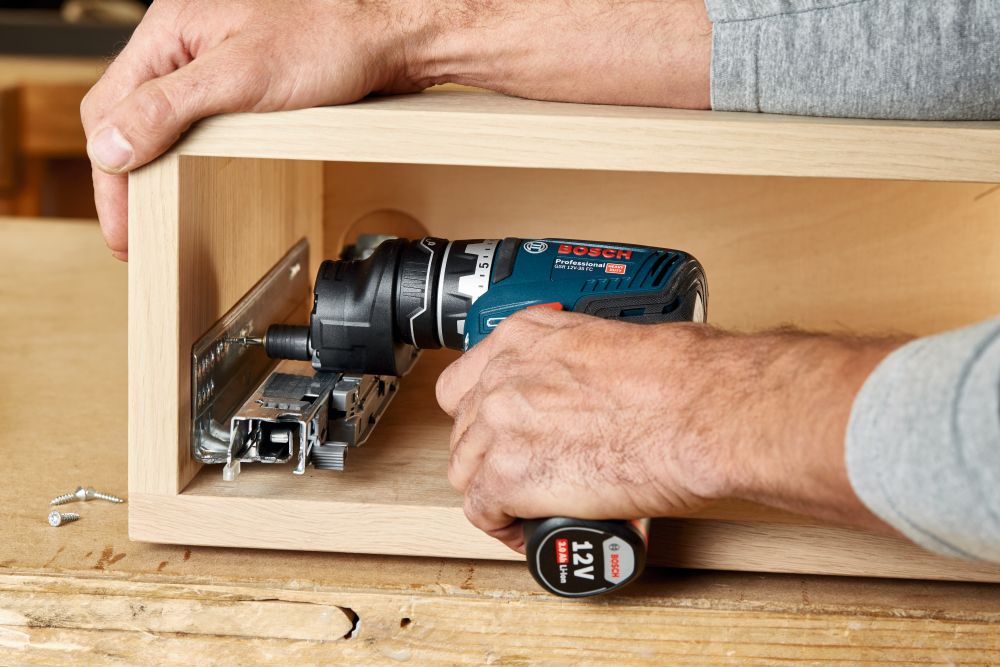 Bosch PRO Akku-Bohrschrauber GSR 12V-35 FC - FlexiClick, mit 4 x Aufsatz, 2x Akku GBA 12V 3.0Ah, Ladegerät GAL 12V-40, Zusatzhandgriff, L-BOXX Produktbild img7 L