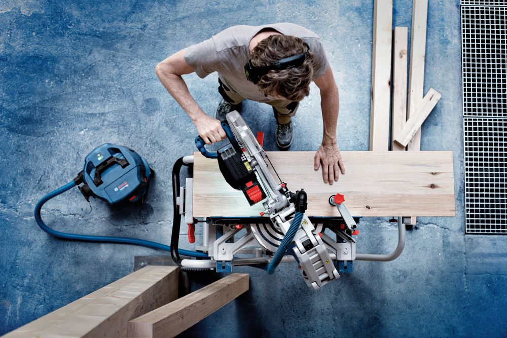 Bosch PRO Akku-Kapp- und Gehrungssäge BITURBO GCM 18V-305 GDC, solo Produktbild img3 L