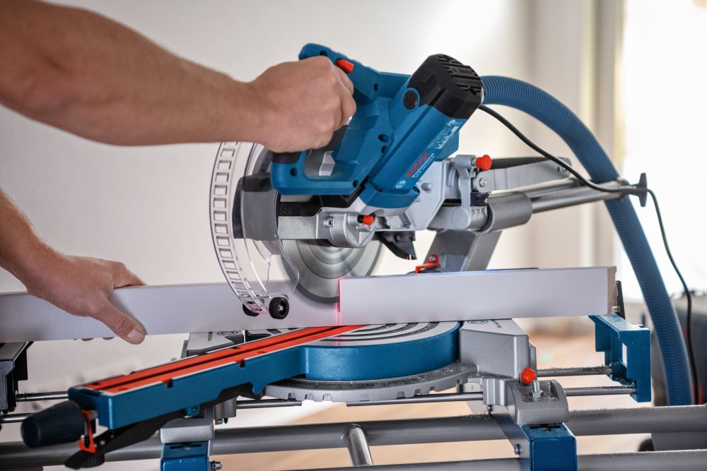 Bosch PRO Kapp- und Gehrungssäge GCM 305-216 D Produktbild img8 L