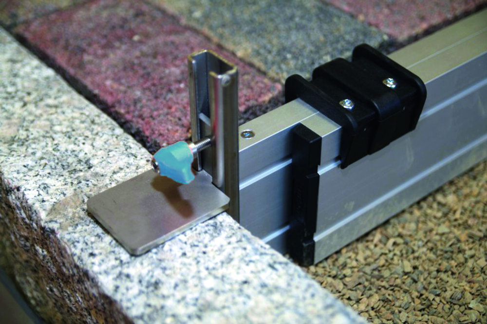 rabo stufenlos verstellbare Abziehschiene Produktbild img2 L