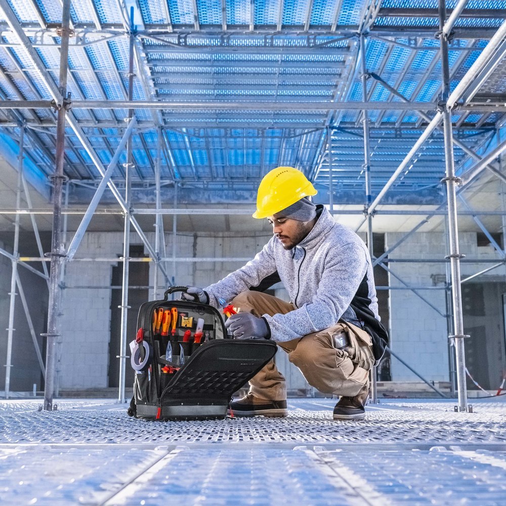 KNIPEX Werkzeugsortiment Elektriker 30-t eilig im Rucksack Knipex Produktbild img3 L