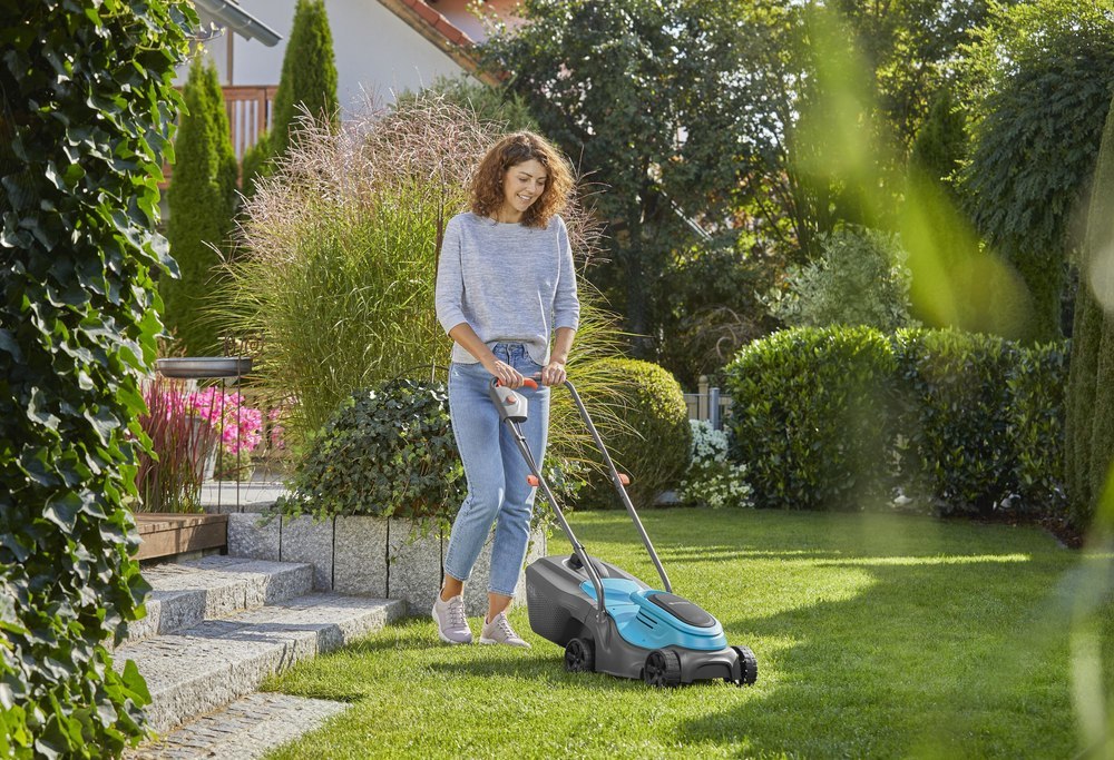 Gardena Akku-Rasenmäher PowerMax 30/18V P4A soo Produktbild img2 L
