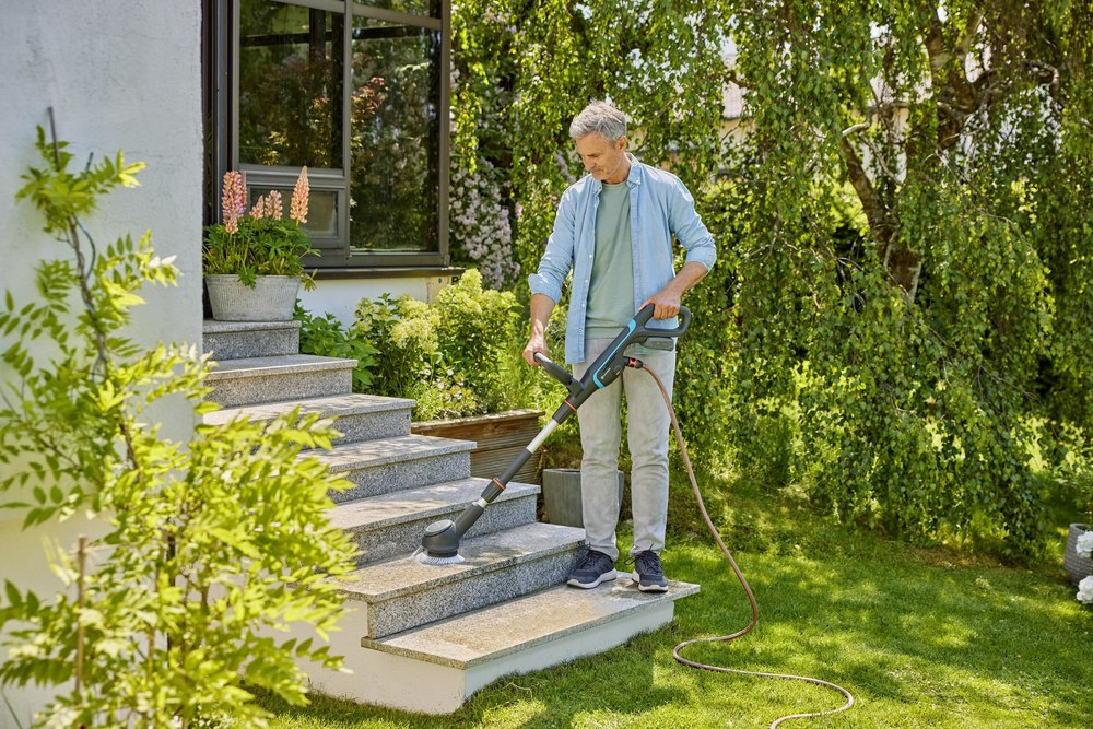 Gardena Akku-Multi-Reiniger Aquarush Com pact 02/18V soo 14840-55 Produktbild img4 L