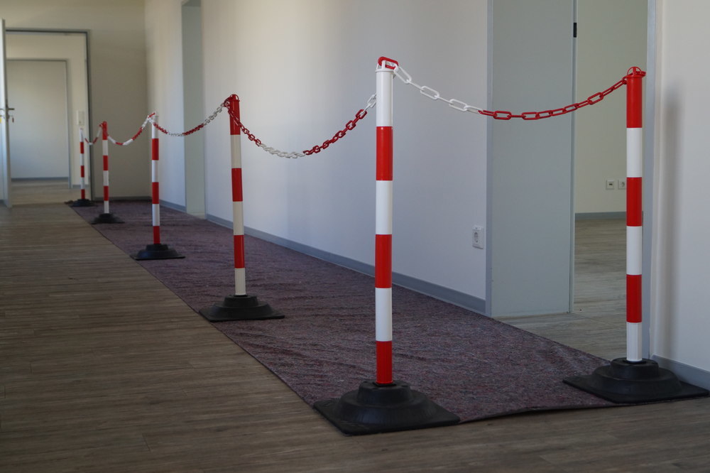 TEMKA Kettenpfostenset EcoMax mit 10 m Absperrkette und 6 Hartgummifüßen Produktbild img6 L