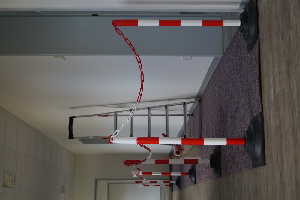 TEMKA Kettenpfostenset EcoMax mit 10 m Absperrkette und 6 Hartgummifüßen Produktbild img10 L