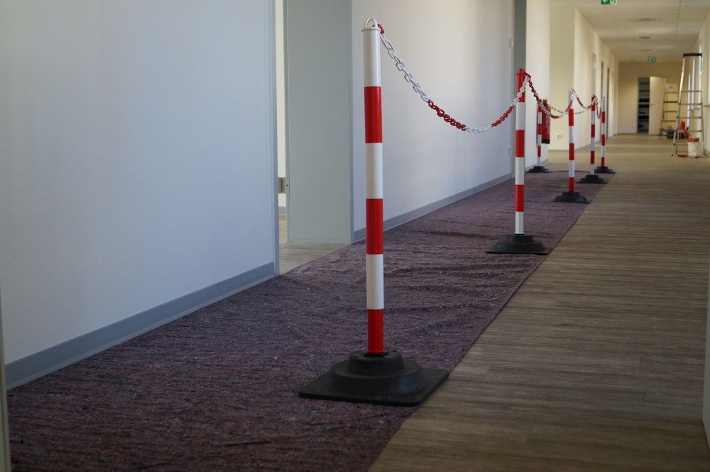 TEMKA Kettenpfostenset EcoMax mit 10 m Absperrkette und 6 Hartgummifüßen Produktbild img7 L