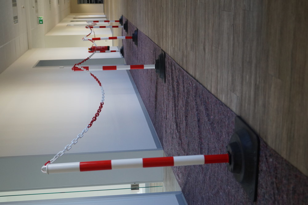 TEMKA Kettenpfostenset EcoMax mit 10 m Absperrkette und 6 Hartgummifüßen Produktbild img3 L