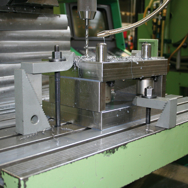 AMF Schraube für T-Nuten, komplett mit Mutter und Scheibe, DIN 787 Produktbild img3 L