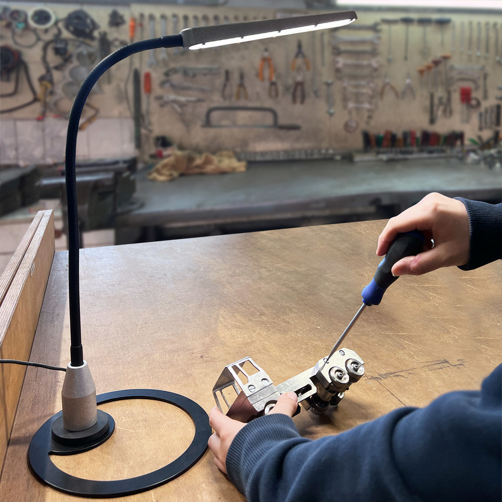 Bauer & Böcker LED-Arbeitsleuchte Silhou ette Bauer + Böcker Produktbild img7 L