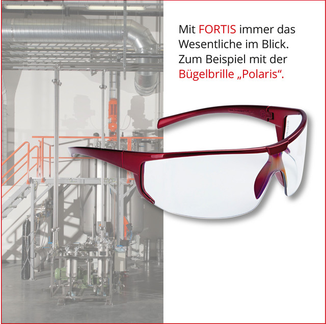 Werbeanzeige für die Bügelbrille „Polaris“ von FORTIS: Im Vordergrund eine moderne Schutzbrille mit roten Bügeln und klaren Gläsern, im Hintergrund eine industrielle Anlage. Daneben der Text „Mit FORTIS immer das Wesentliche im Blick. Zum Beispiel mit der Bügelbrille ‚Polaris‘.“