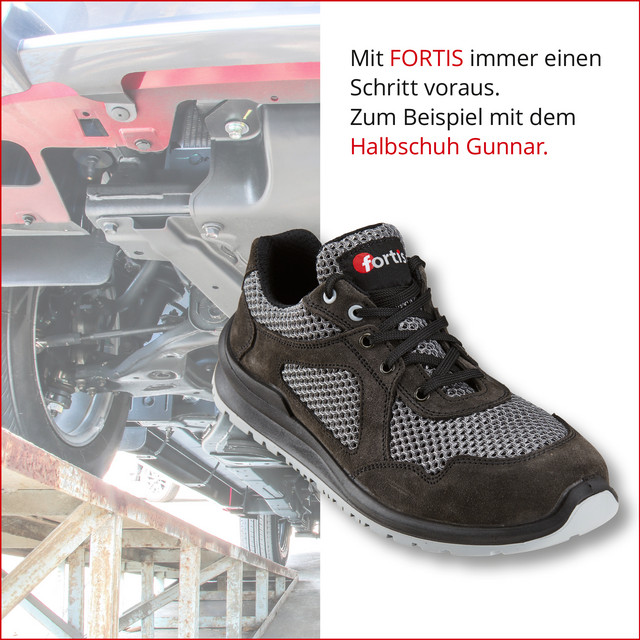 Werbeanzeige für den Halbschuh Gunnar von FORTIS: Im Vordergrund ein sportlicher, schwarz-grauer Arbeitsschuh mit Mesh-Einsätzen, im Hintergrund eine Werkstattszene mit einem angehobenen Fahrzeug. Daneben der Text „Mit FORTIS immer einen Schritt voraus. Zum Beispiel mit dem Halbschuh Gunnar.“