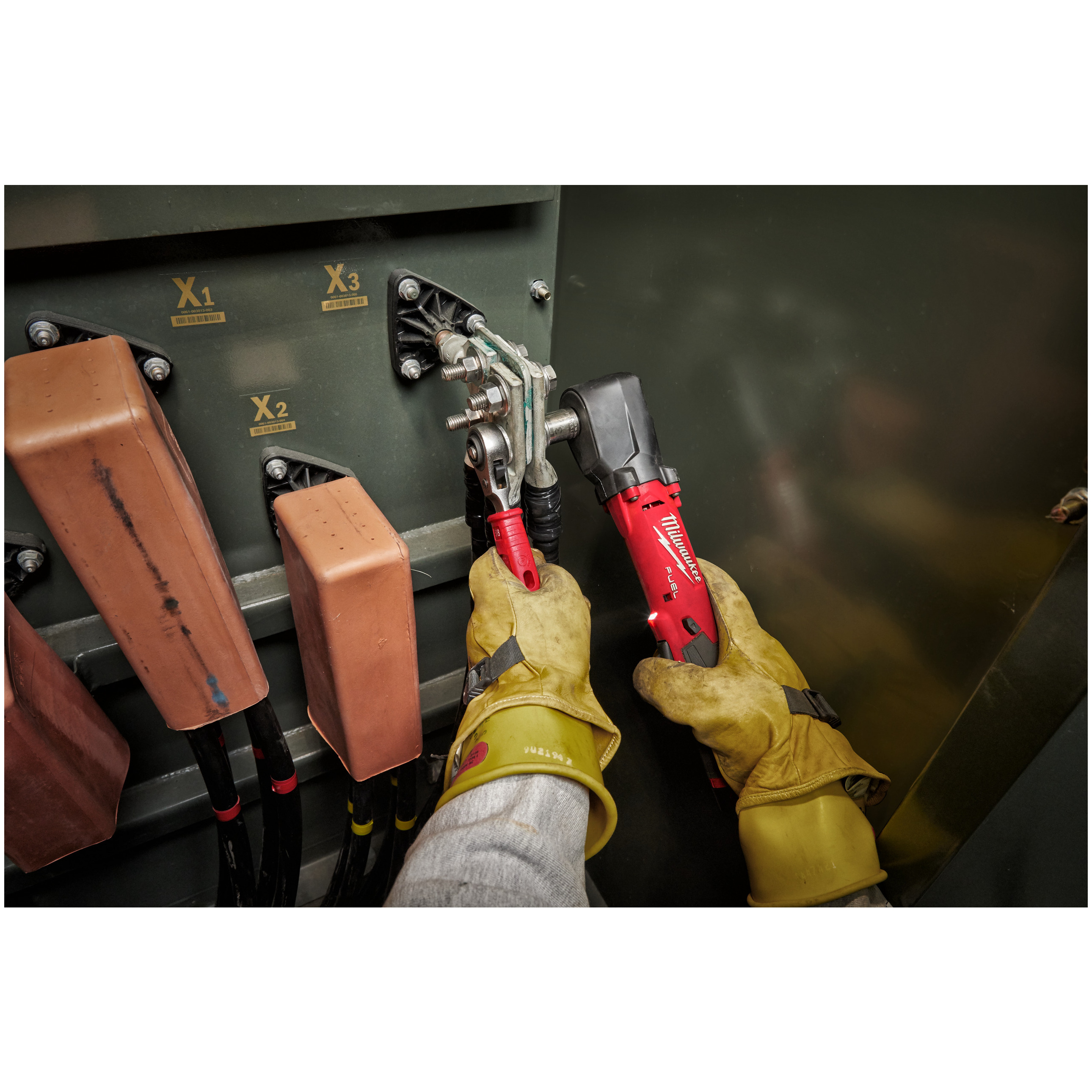 Akku-Winkelschlagschrauber Milwaukee M12FRAIWF38-0 12V ohne Akku Produktbild img2 L