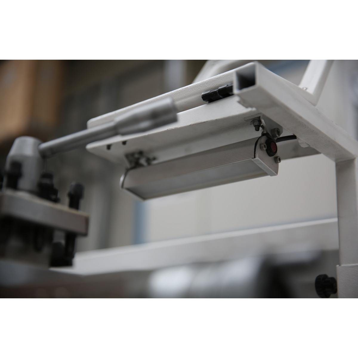Optimum Leit- und Zugspindeldrehmaschine OPTIturn TM 3310 Produktbild img4 L