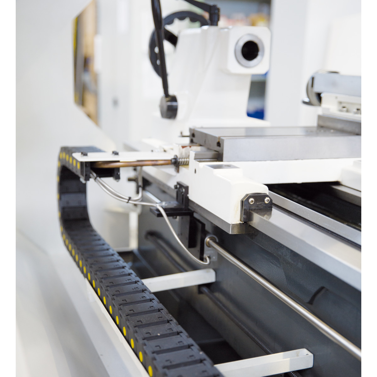 Optimum Präzisions-Leit- und Zugspindeldrehmaschine OPTIturn TH 4620D Produktbild img3 L