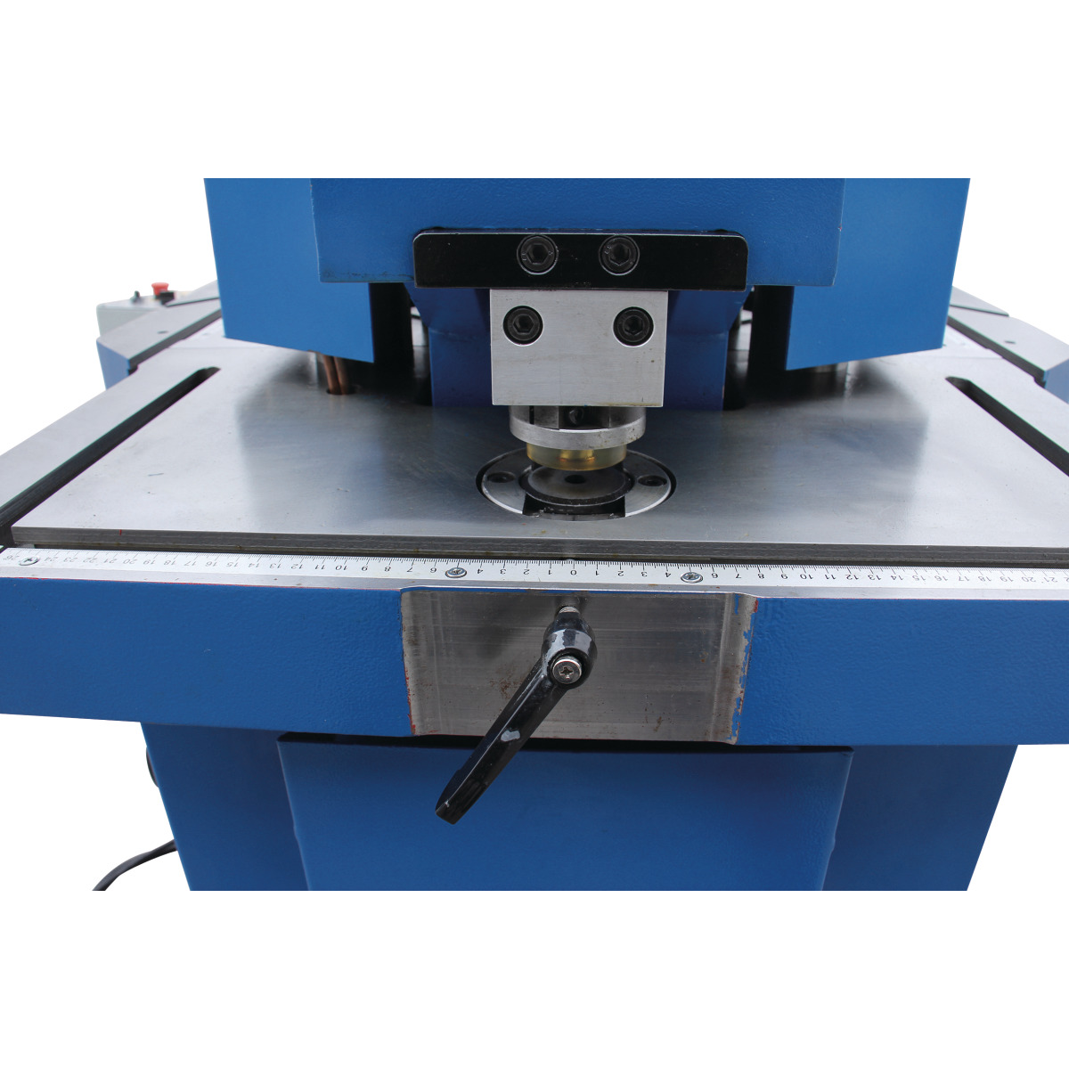 Metallkraft Ausklinkmaschine mit Stanzstation AKM 200-6 VP Produktbild img5 L
