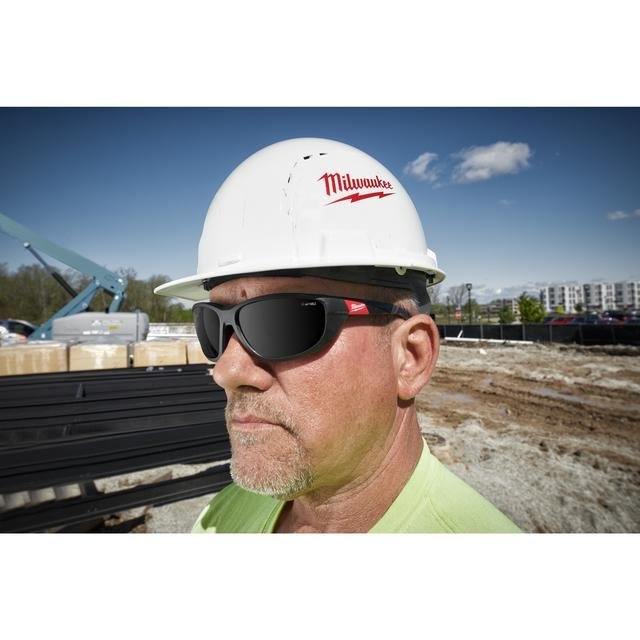 Milwaukee getönt, mit abnehmbarer Schaumstoffauflage Premium Schutzbrille Produktbild img7 L