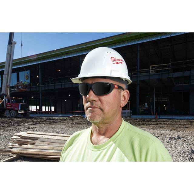 Milwaukee getönt, mit abnehmbarer Schaumstoffauflage Premium Schutzbrille Produktbild img6 L