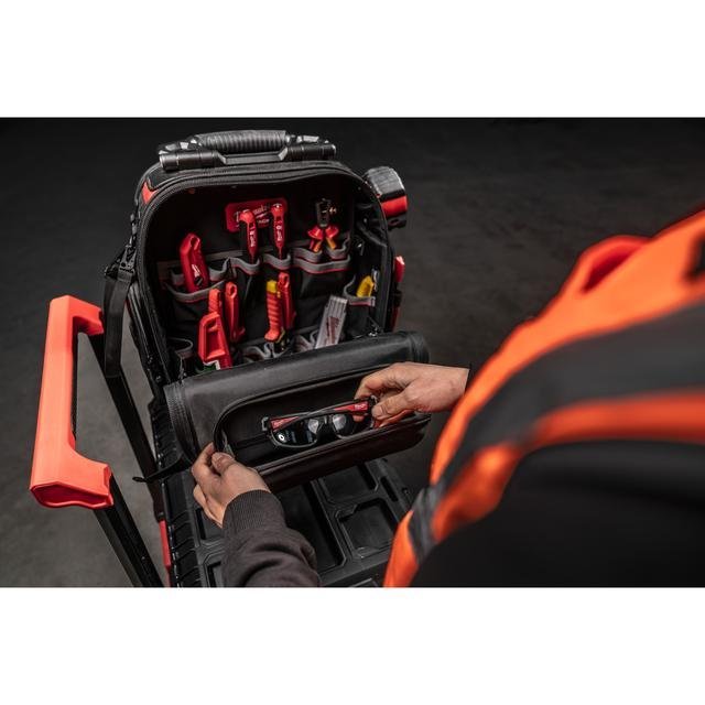 Milwaukee 630 x 430 x 230 mm PACKOUT Rucksack verstärkt Produktbild img1 L