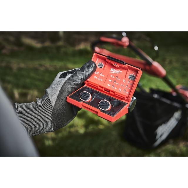 Milwaukee USB Bluetooth Gehörschutz inkl. L4B3 RED LITHIUM Akku u. Ladekabel L4RLEPB-301 Produktbild img3 L