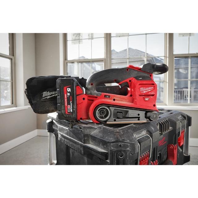 Milwaukee FUEL™ Akku-Bandschleifer M18FBTS75-552X Produktbild img5 L