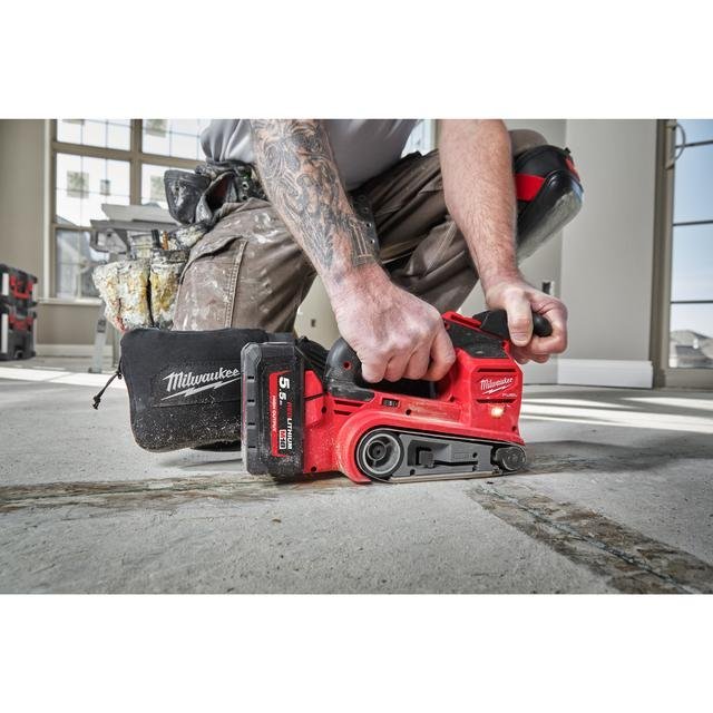 Milwaukee FUEL™ Akku-Bandschleifer M18FBTS75-552X Produktbild img4 L