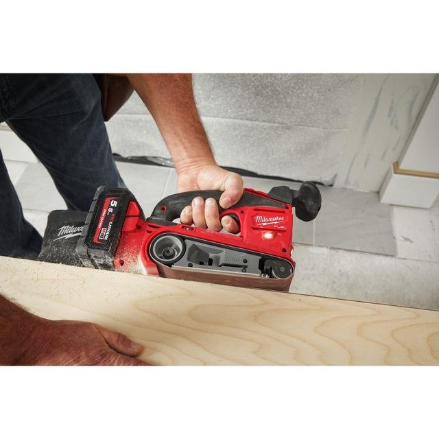 Milwaukee FUEL™ Akku-Bandschleifer M18FBTS75-552X Produktbild img3 L