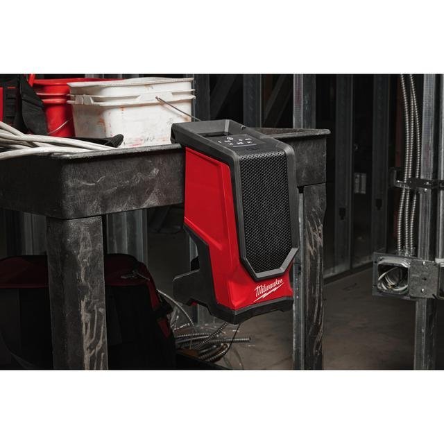 Milwaukee M18™ Akku-Baustellenlautsprecher M18SPEJSG2-0 Produktbild img4 L