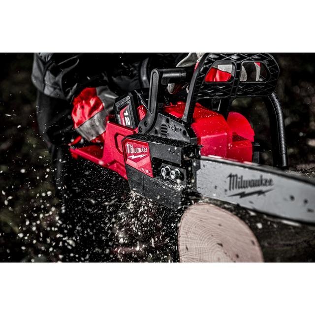 Milwaukee M18 FUEL™ Akku-Kettensäge 30-cm-Schwert M18FCHSC-122 Produktbild img4 L