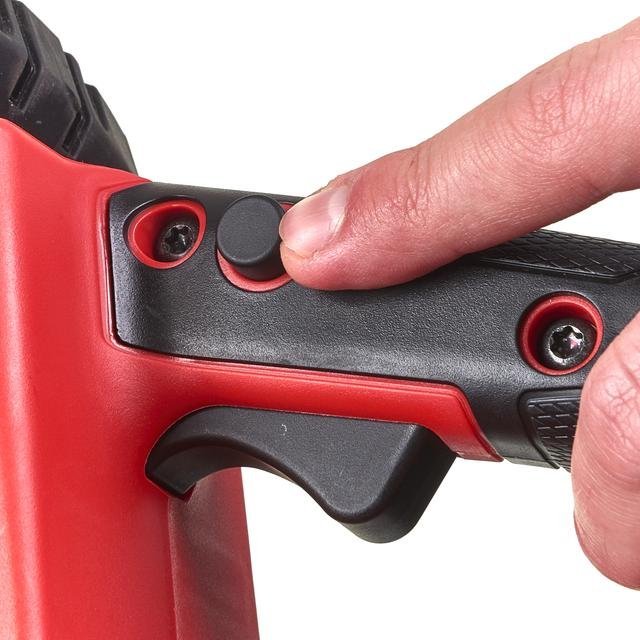 Milwaukee M18 FUEL™ Akku-Kettensäge 30-cm-Schwert M18FCHSC-122 Produktbild img5 L