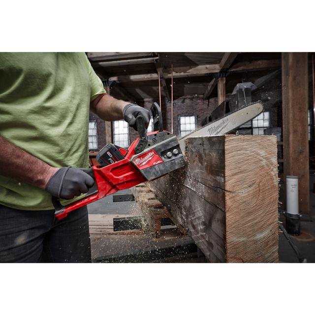 Milwaukee M18 FUEL™ Akku-Kettensäge 35-cm Schwert M18FCHS35-122 Produktbild img1 L