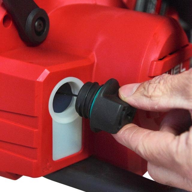 Milwaukee M18 FUEL™ Akku-Kettensäge 35-cm Schwert M18FCHS35-122 Produktbild img7 L