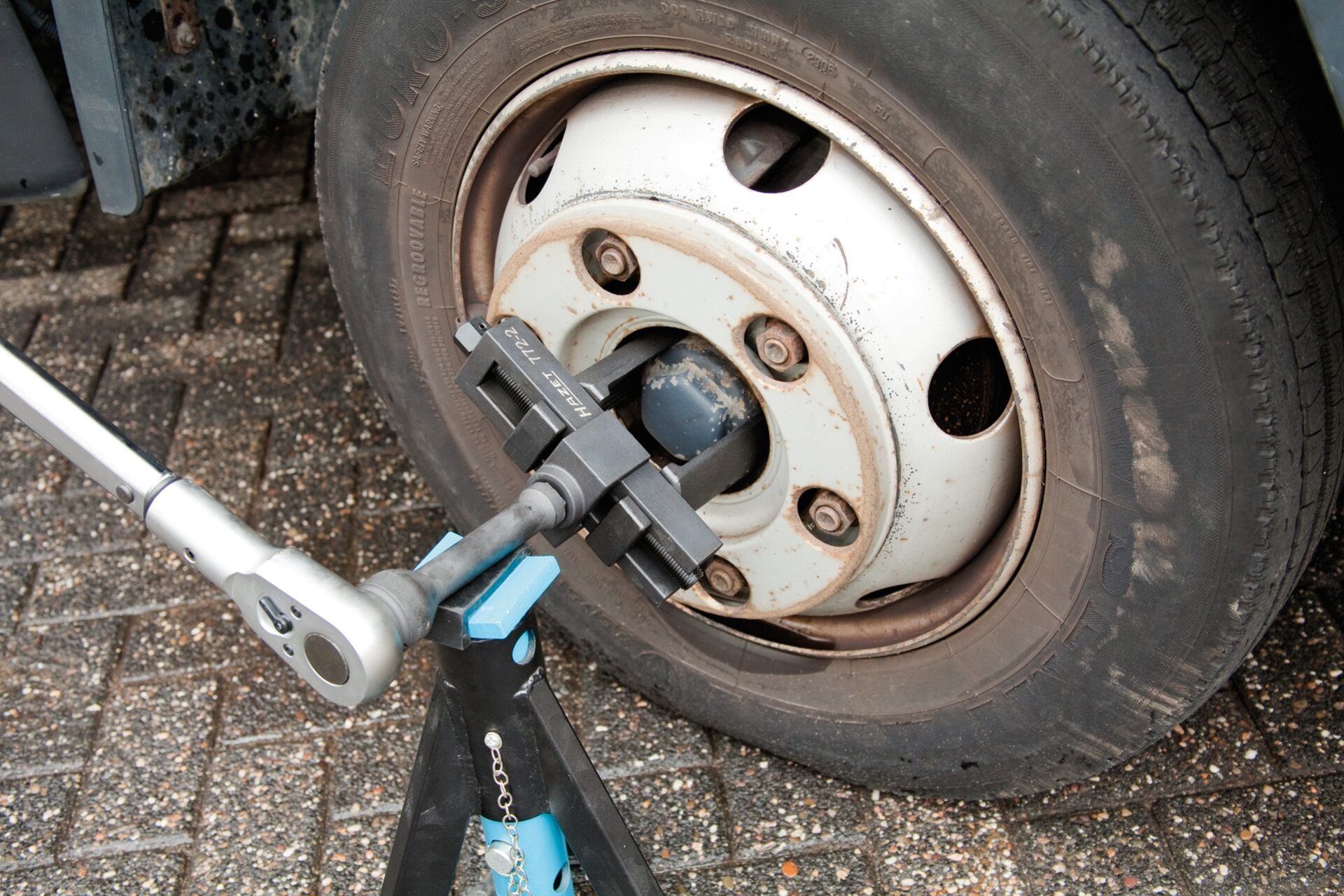 HAZET Universal Achs- und Nutmutternschlüsseleinheit Werkzeug Satz 772-2/16 ∙ 3/4 Zoll (20 mm) Vierkant hohl ∙ 16-teilig Produktbild img2 L