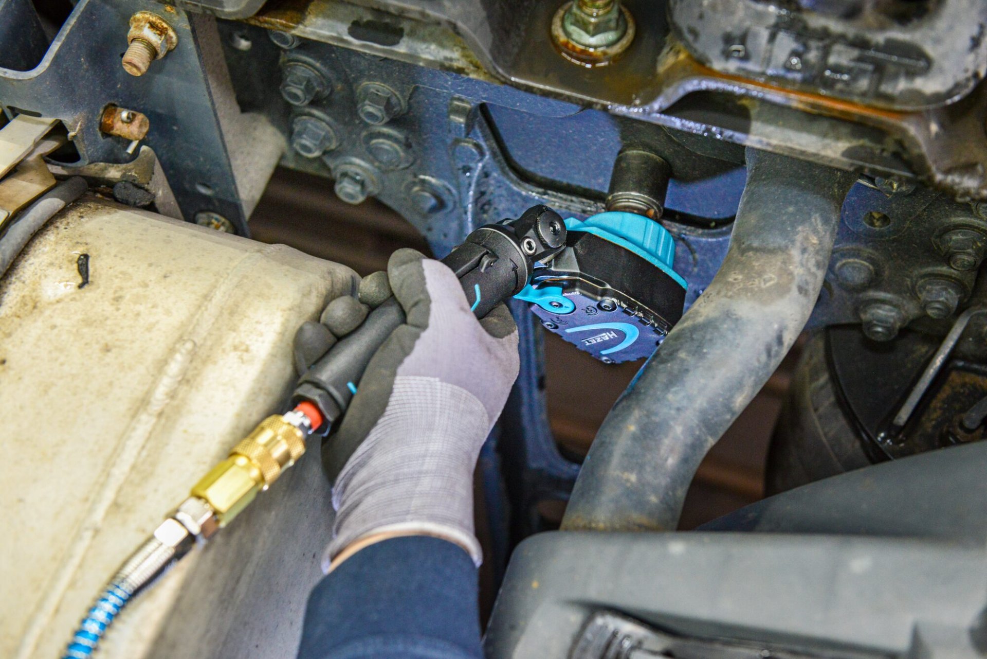 Twin Turbo Schlagschrauber 9012ATT ∙ Lösemoment maximal [Nm]: 550 Nm ∙ 1/2 Zoll (12,5 mm) Vierkant massiv ∙ L x B x H: 85 mm x 64 mm x 227 mm ∙ Hochleistungs-Doppelhammer-Schlagwerk Produktbild img2 L