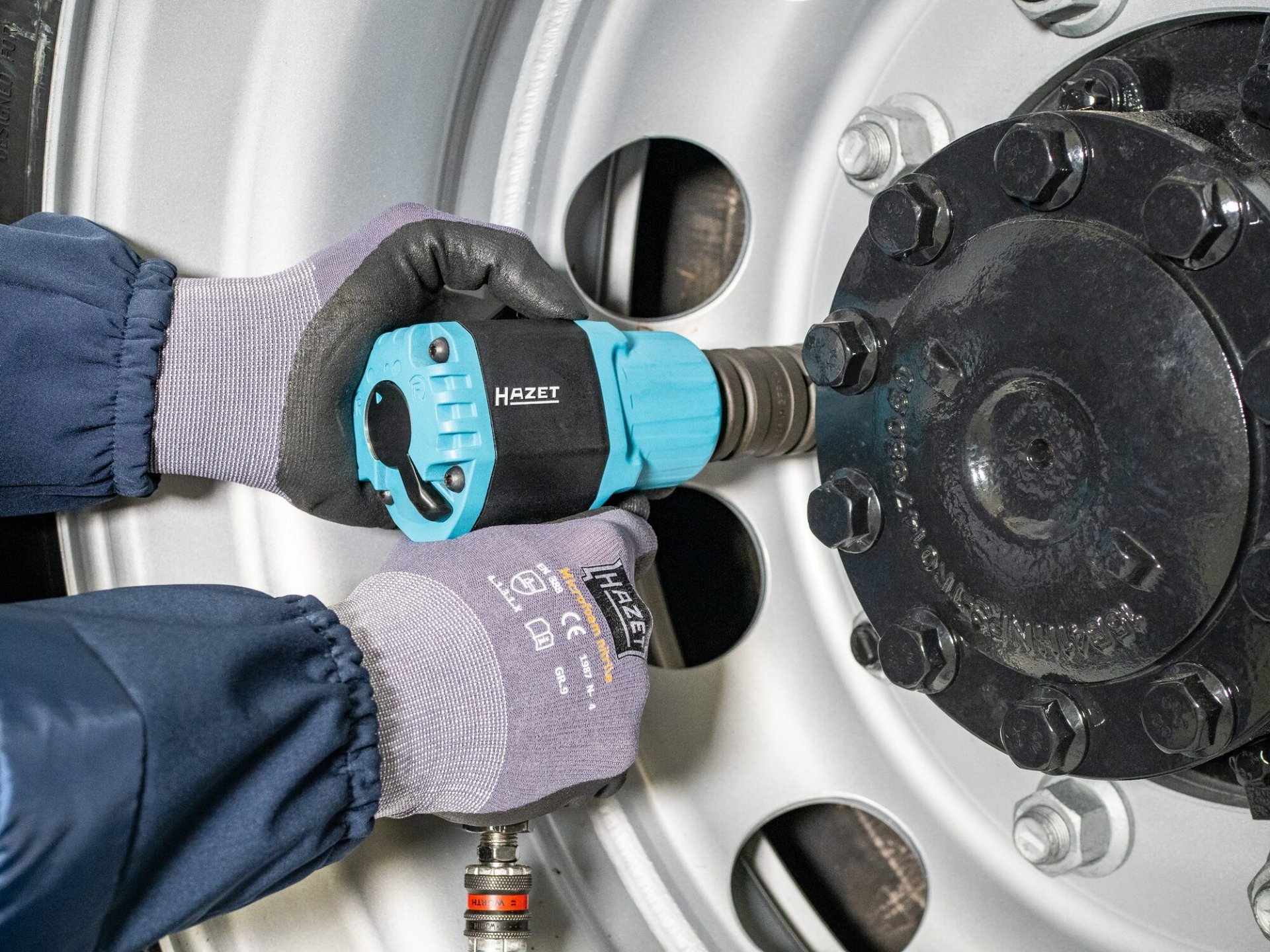 HAZET Twin Turbo Schlagschrauber 9013MTT ∙ Lösemoment maximal [Nm]: 1890 Nm ∙ 3/4 Zoll (20 mm) Vierkant massiv ∙ Hochleistungs-Doppelhammer-Schlagwerk Produktbild img2 L