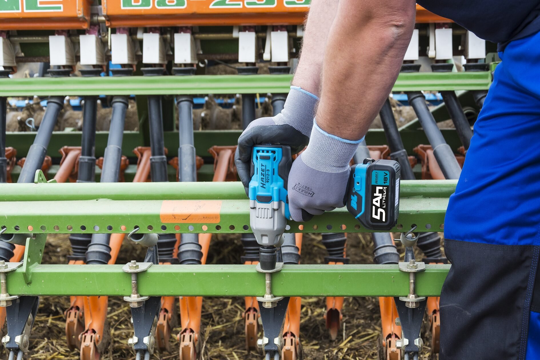 HAZET HAZET Akku Schlagschrauber 9212-3LB/3 ∙ Lösemoment maximal [Nm]: 700 Nm ∙ 1/2 Zoll (12,5 mm) Vierkant massiv ∙ 3-teilig Produktbild img4 L
