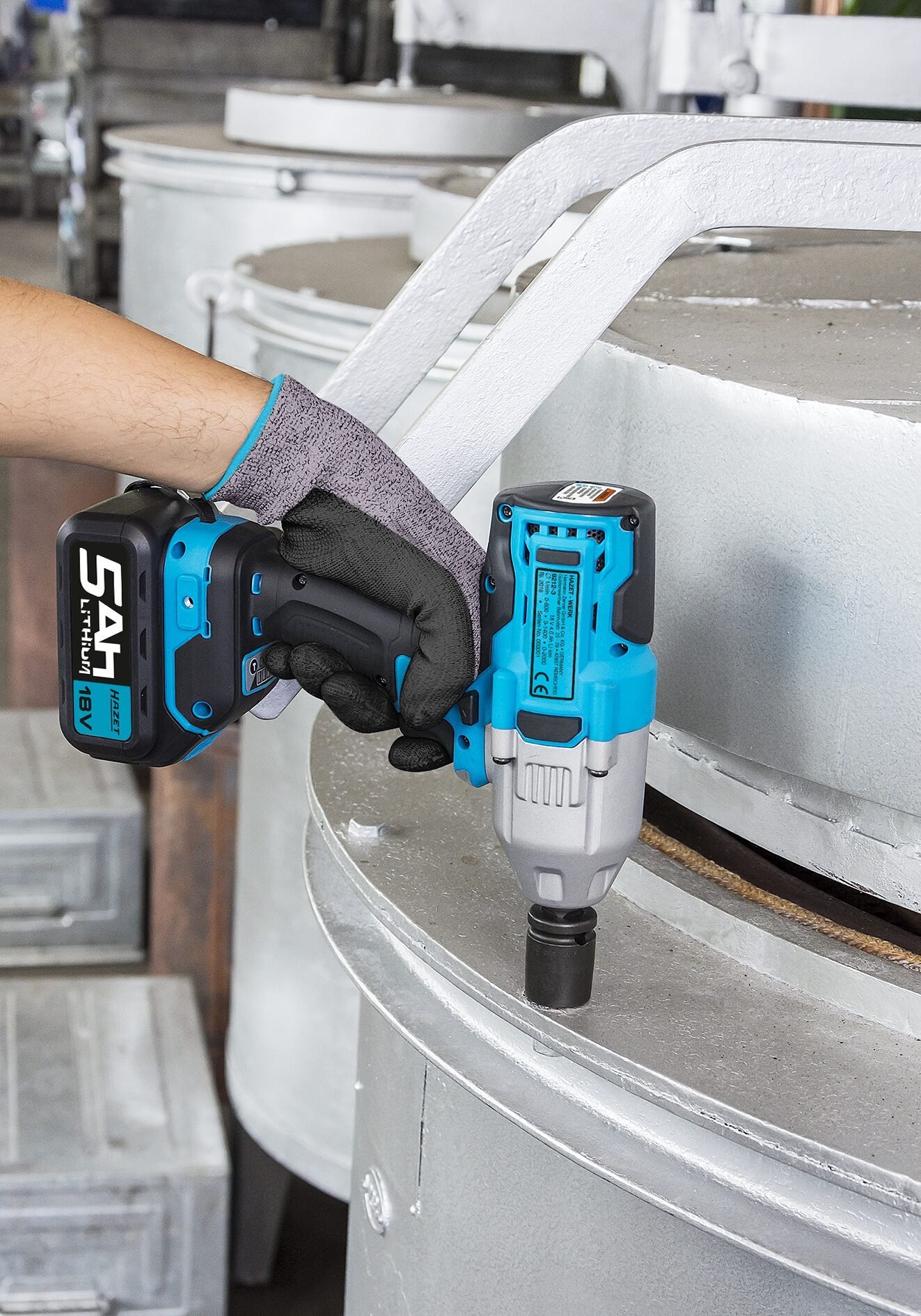 HAZET HAZET Akku Schlagschrauber 9212-3LB/3 ∙ Lösemoment maximal [Nm]: 700 Nm ∙ 1/2 Zoll (12,5 mm) Vierkant massiv ∙ 3-teilig Produktbild img2 L
